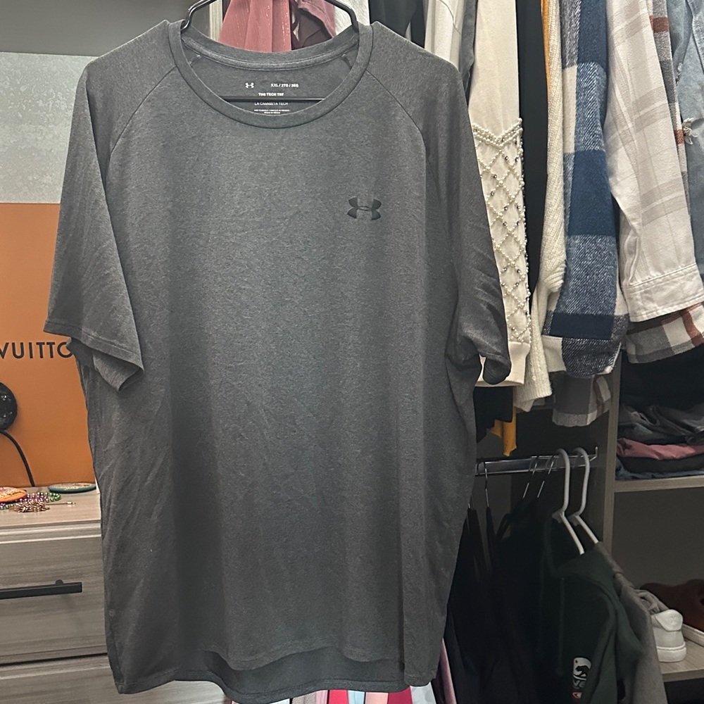 Under Armour Men's Charcoal Tee